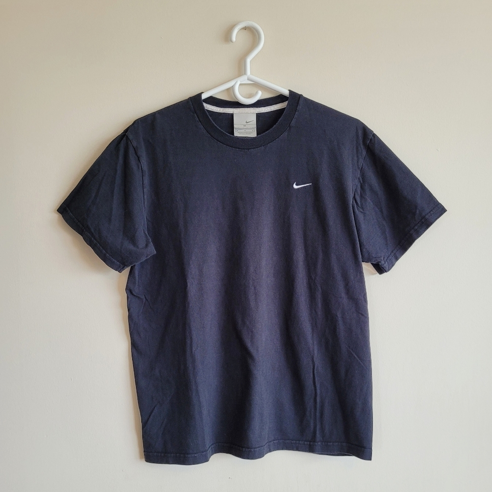NIKE SWOOSH TEE